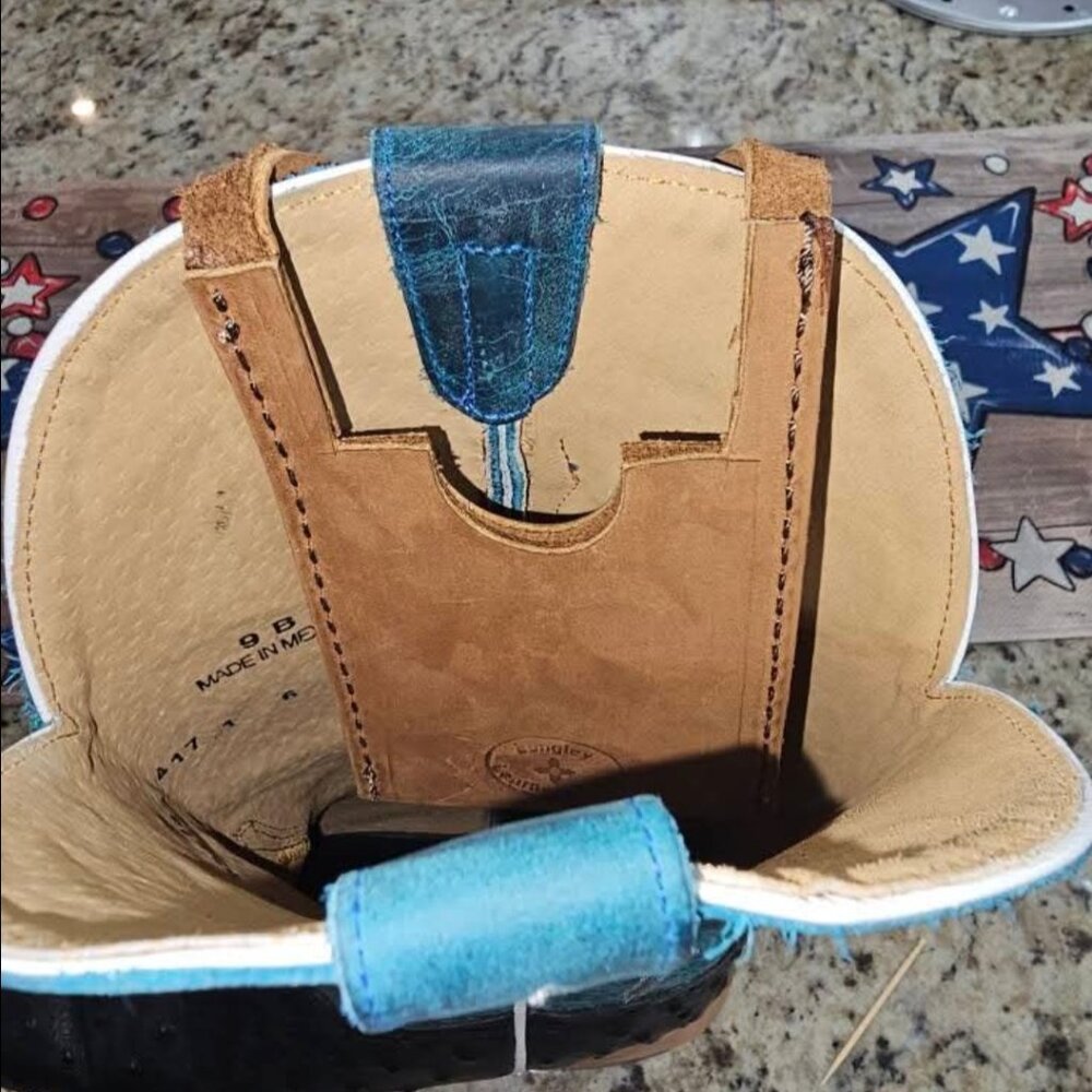 Tan Boot Wallet - Picture 5 of 8